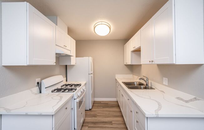 2 beds, 1 bath, 1,000 sqft, $1,550, Unit 37-D