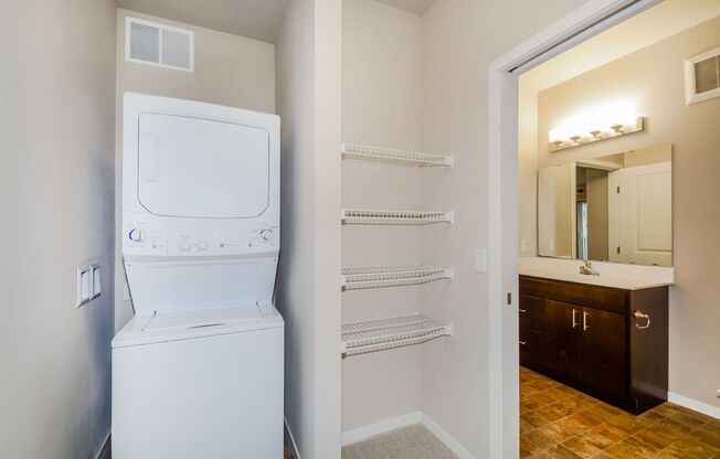 1 bed, 1 bath, 877 sqft, $1,940, Unit 114