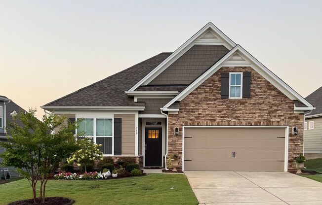 Beautiful 4 Bedroom Single Family Home