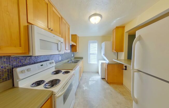 3 beds, 1 bath, $1,795, Unit 4