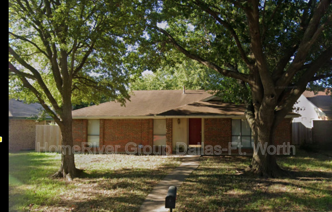 1102 CARRIAGEHOUSE LN