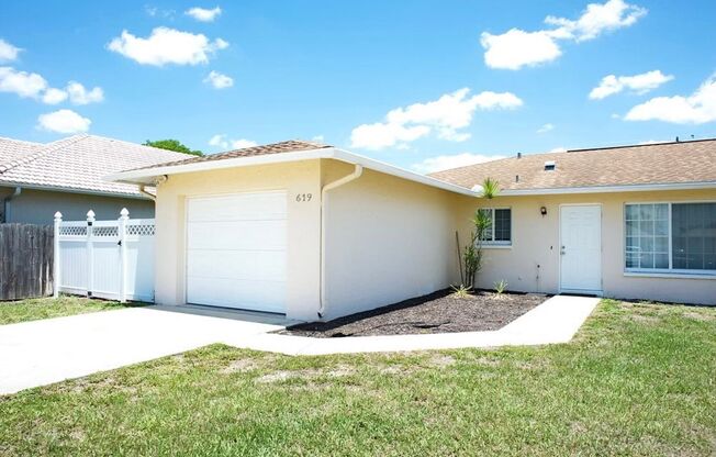 ANNUAL RENTAL - 2 Bedroom, 1 Bath w/ Garage Duplex in Naples Park