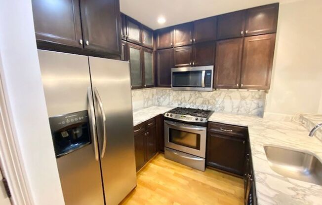1 bed, 1 bath, $2,300
