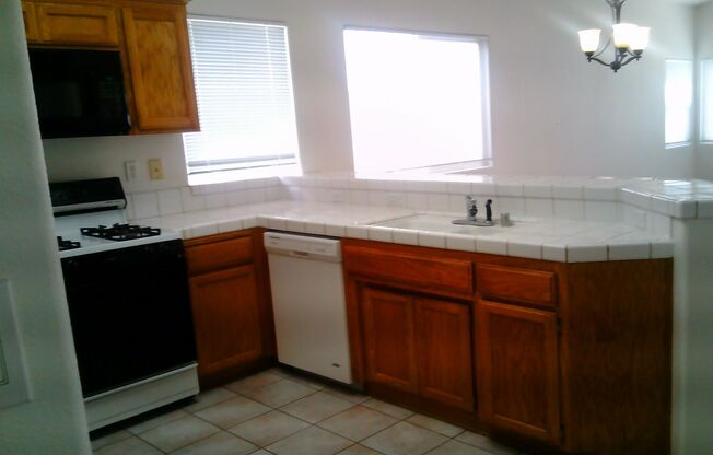 SW---WALKING DISTANCE TO SCHOOL !