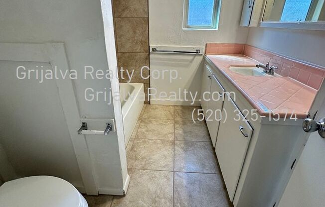 2 beds, 1 bath, 900 sqft, $1,195