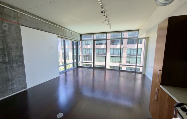 1 bed, 1 bath, 860 sqft, $2,695, Unit 907