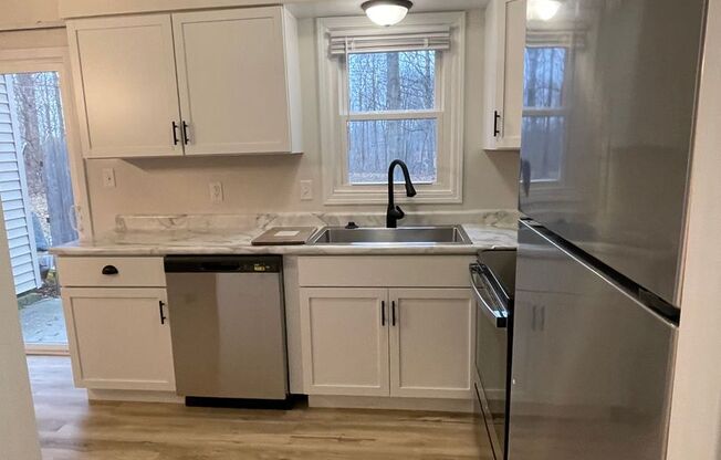 2 beds, 1.5 baths, 928 sqft, $1,050, Unit Unit 202