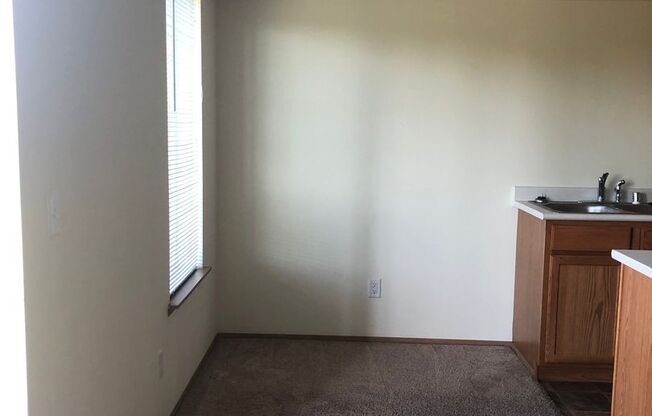 1 bed, 1 bath, 672 sqft, $1,300