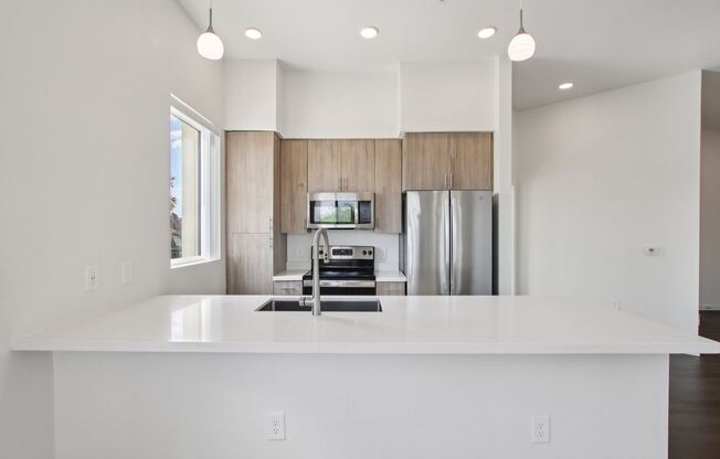 2 beds, 2 baths, 1,161 sqft, $2,260