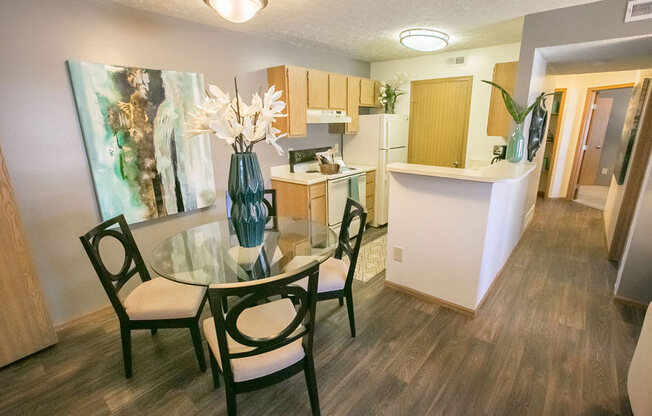 Elegant Dining Space at Sterling Park Apartments, Grove City, OH, 43123