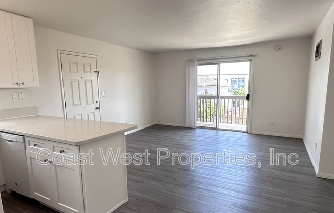 2121 REED AVE