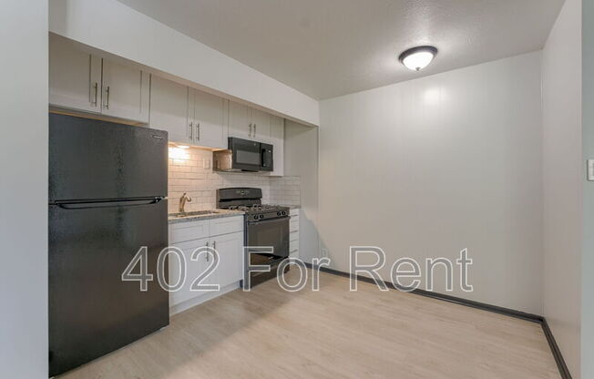 1015 N 47 AVE