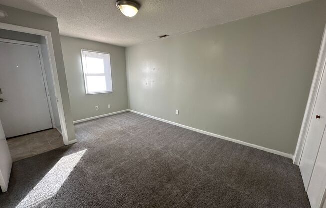 1409 & 1409 1/2 W Jackson St