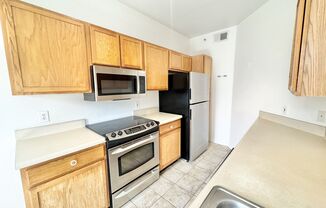 2 beds, 2 baths, $1,995, Unit #1127