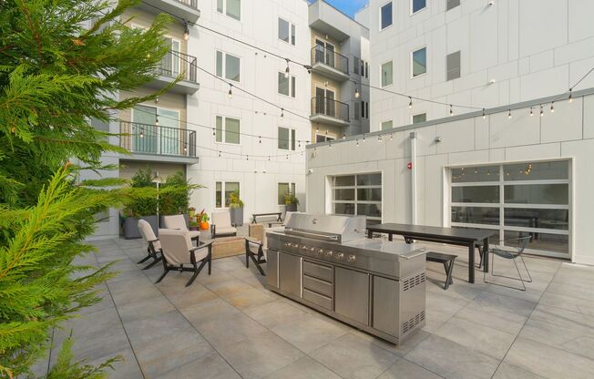 2 beds, 2 baths, 915 sqft, $2,300, Unit 416