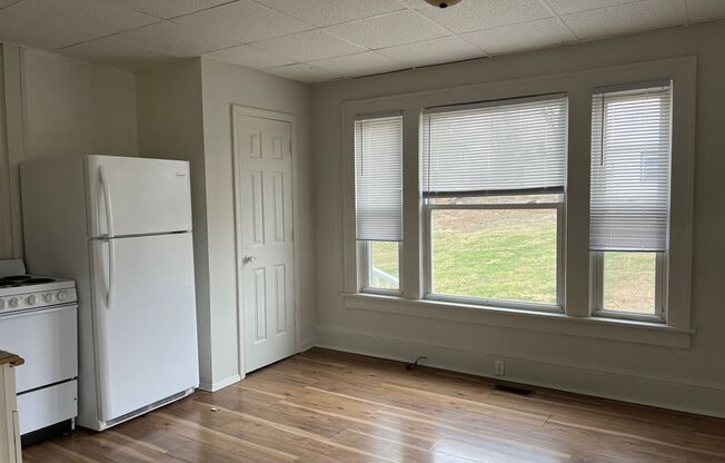 1 bed, 1 bath, $625, Unit Unit 2