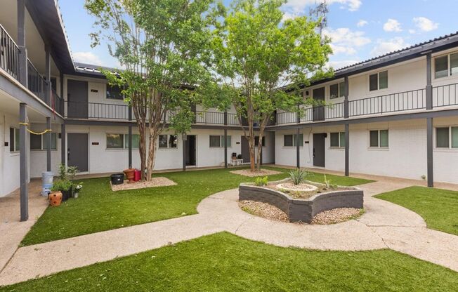 CrestHaus Apartments	- ARG LO
