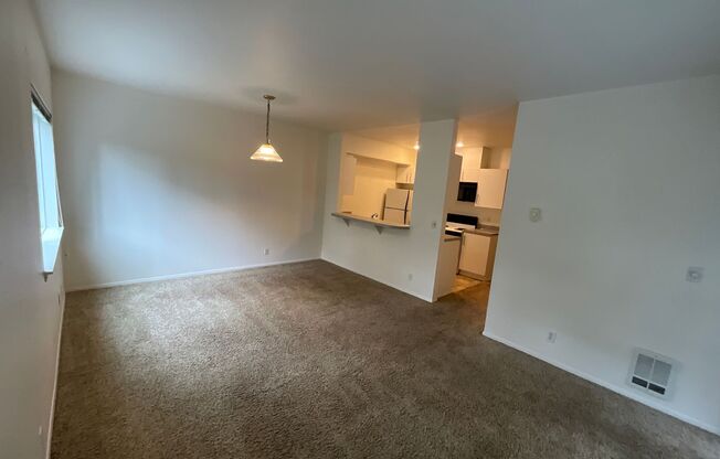 2 beds, 1 bath, 1,200 sqft, $2,800, Unit # 102