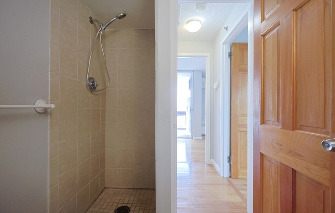 2 beds, 2 baths, 1,000 sqft, $3,950, Unit 401