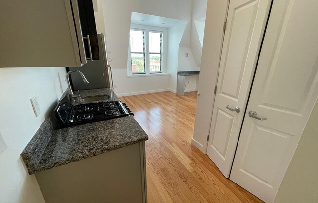 1 bed, 1 bath, $1,695, Unit 505