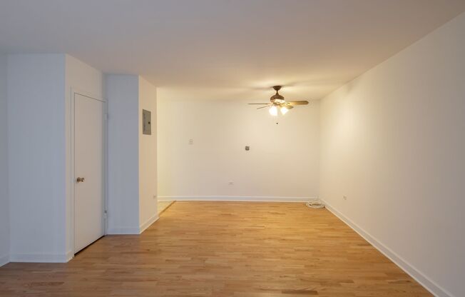 Elmhurst One Bedroom Apartment ~ Parking Included ~ Cats Welcome