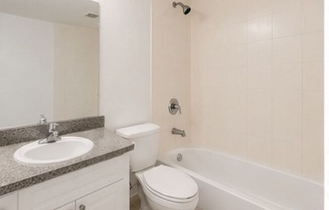 3 beds, 2 baths, 1,079 sqft, $2,600, Unit 13770-204