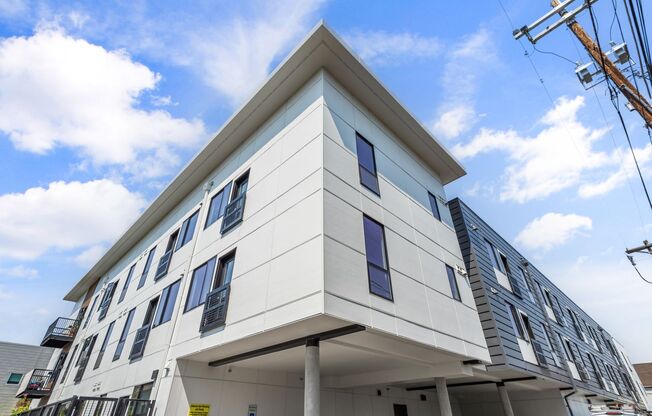 1 bed, 1 bath, 458 sqft, $1,375, Unit 215