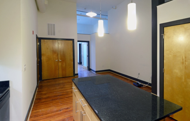 1 bed, 1 bath, 690 sqft, $1,320, Unit Unit 303