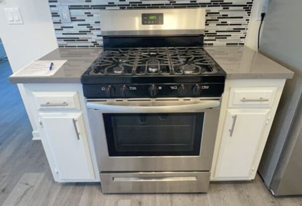 2 beds, 1 bath, 1,100 sqft, $2,568, Unit 241-40