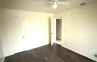 2 beds, 1 bath, $595, Unit B-3