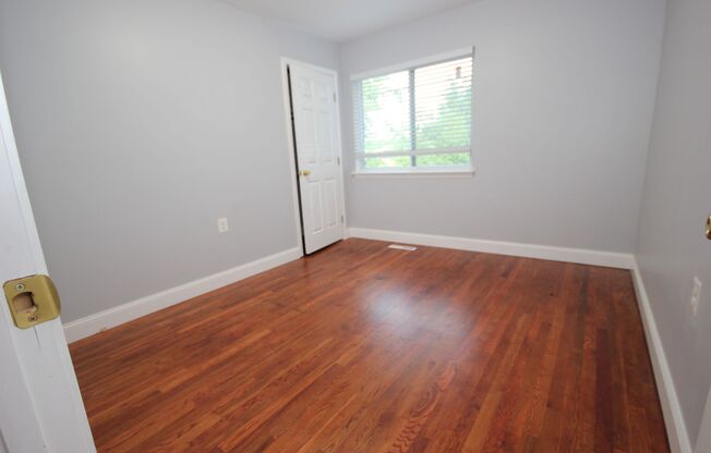 2 beds, 1.5 baths, $1,425, Unit 114 S. Parke St. - D