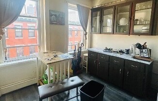 3 beds, 1 bath, 1,000 sqft, $3,800, Unit 4