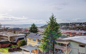 2551 1⁄2 13th Ave W