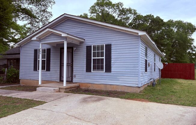 ***MOVE IN SPECIAL*** 1/2 OFF FIRST MONTHS RENT Newly renovated, 3 bedroom, 1 bathroom single family home in Griffin! Must see!