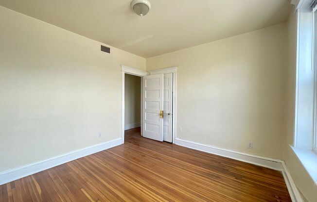 3 beds, 1 bath, 1,400 sqft, $1,550, Unit 210-F48