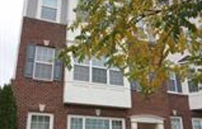 Beautiful condo-home in Clarksburg Village