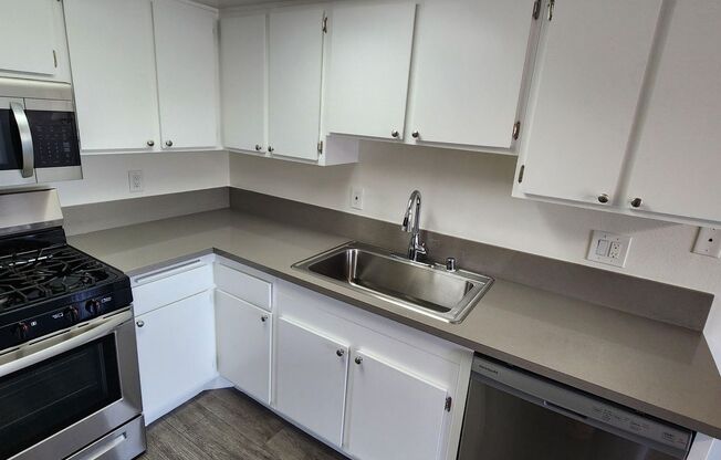 1 bed, 1 bath, 800 sqft, $2,125, Unit 306