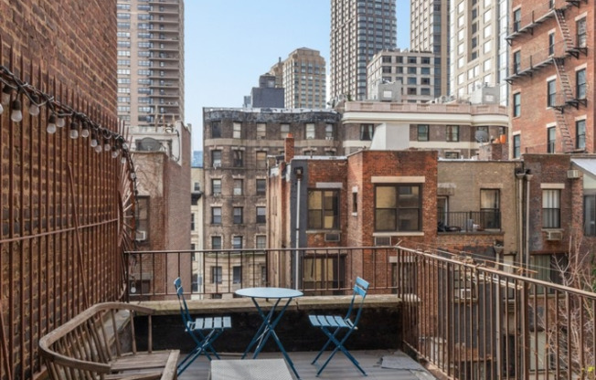 338 W 72 ST