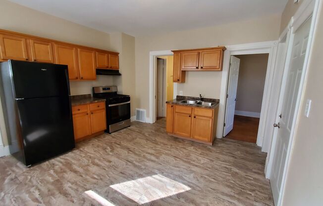 3 beds, 1 bath, 1,100 sqft, $1,320, Unit 2758 N Holton - Upper