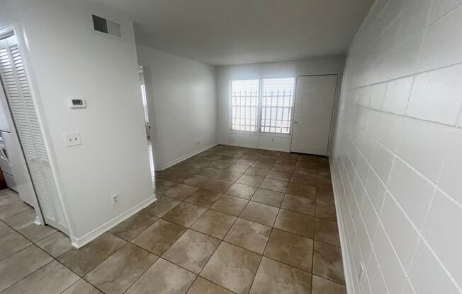 1 bed, 1 bath, 700 sqft, $925, Unit Unit 3