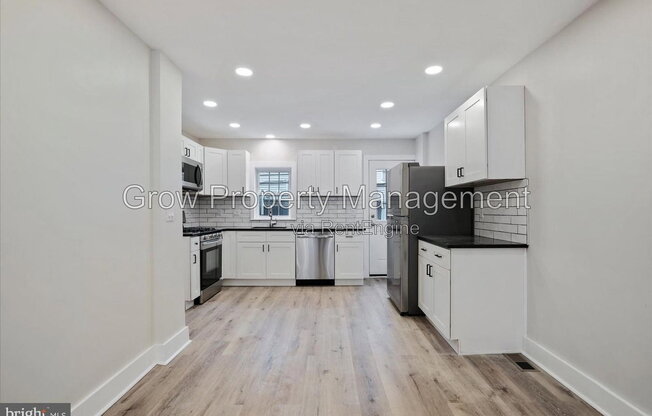 2 beds, 1 bath, 840 sqft, $1,837