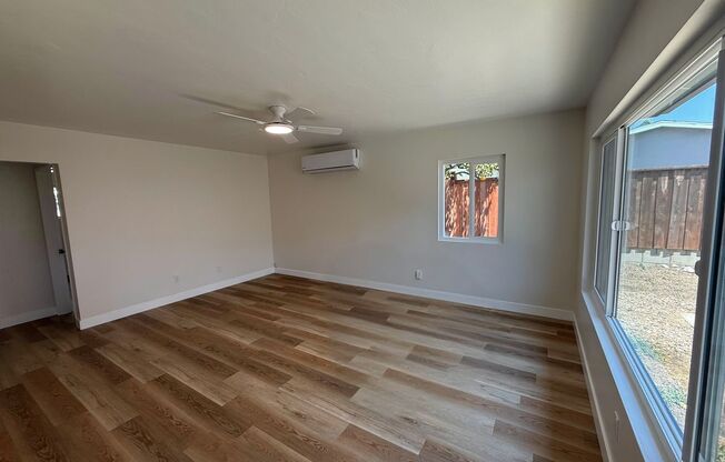 Completely Renovated 2 Bed / 1 Bath Back House – Move-In Ready!