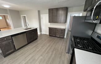 2 beds, 1 bath, 900 sqft, $1,295, Unit Rear Cottage