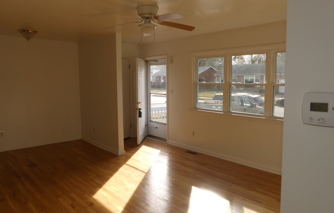 3 beds, 1 bath, $1,400