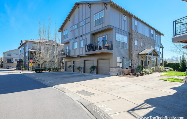 Perfect 3br Condo in Arbor Crossing*by Intel*Walk to Max*Free WiFi highspeed Internet* W/S/G Included!