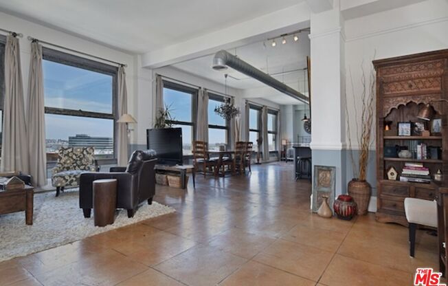 1 bed, 1 bath, 1,200 sqft, $3,300, Unit 806