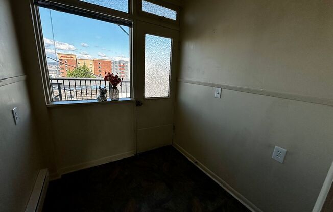 Studio, 1 bath, 500 sqft, $1,195, Unit 303