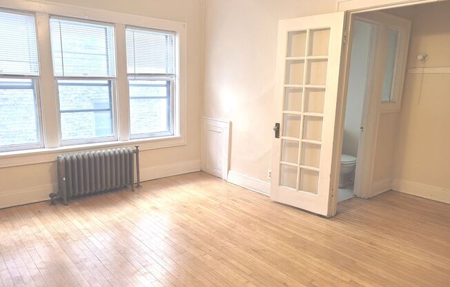 Studio, 1 bath, $875, Unit 25