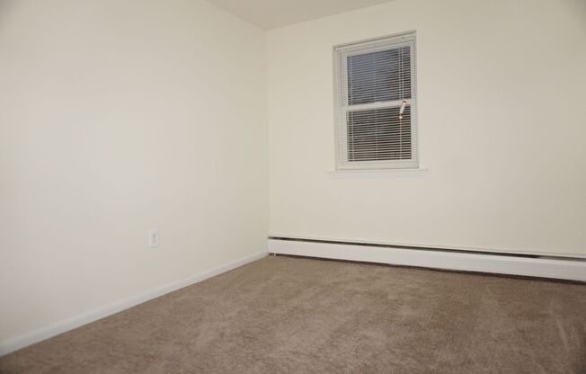 2 beds, 1 bath, 925 sqft, $1,389, Unit 1B