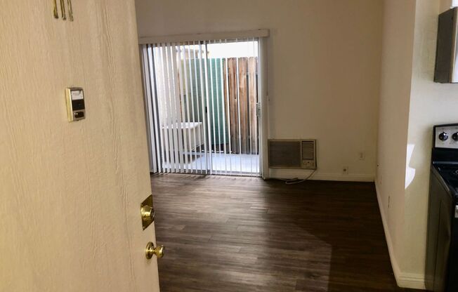 Studio, 1 bath, 435 sqft, $1,695